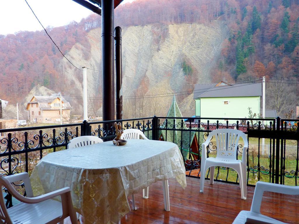 Sadyba Bilya Richky Yaremche Quarto foto